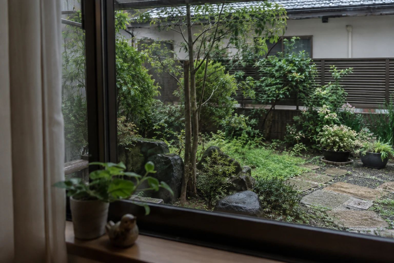 庭に面した住宅の窓